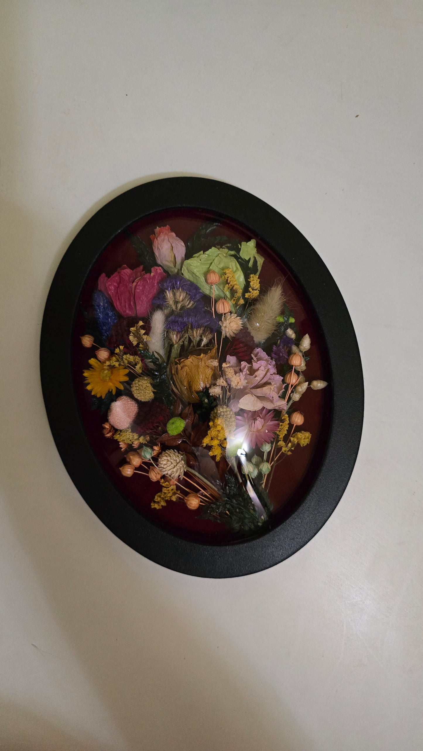 Tablou floral oval cu flori naturale conservate – 25 x 20 cm