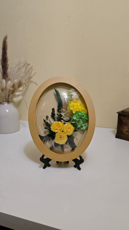 D045 Tablou oval realizat manual cu trandafiri galbeni criogenati