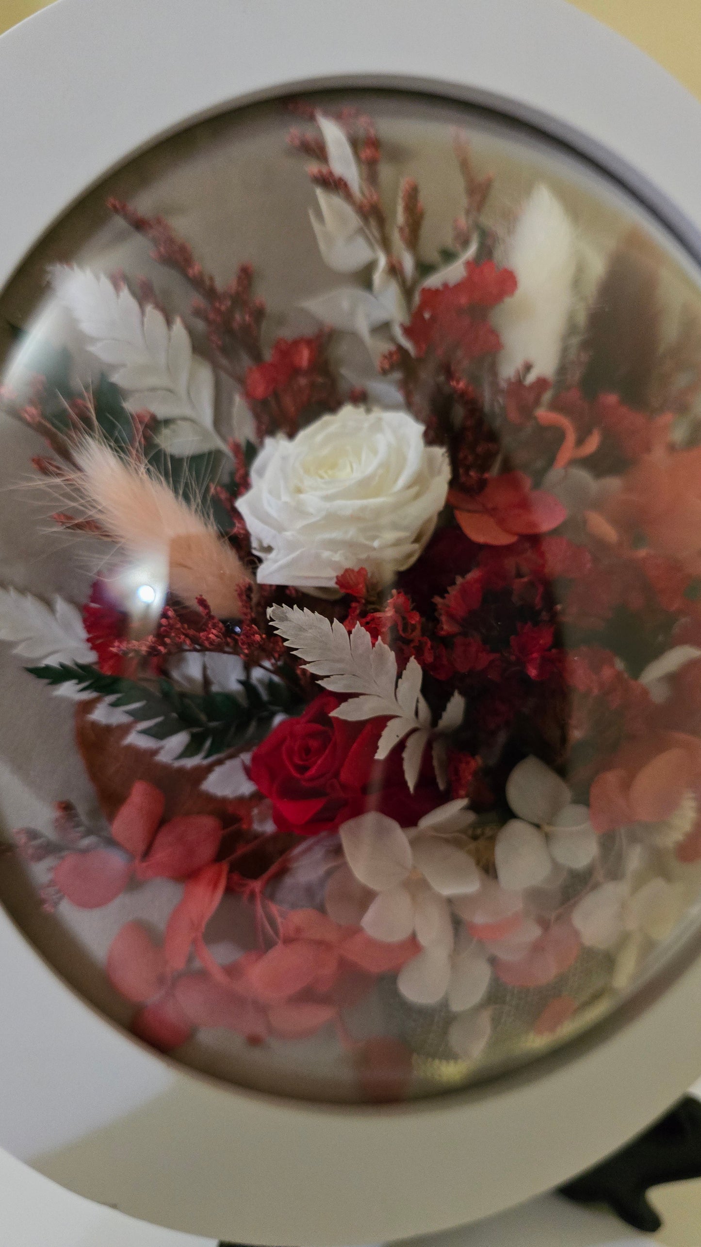 D044 Tablou floral rotund cu trandafiri – flori naturale criogenate