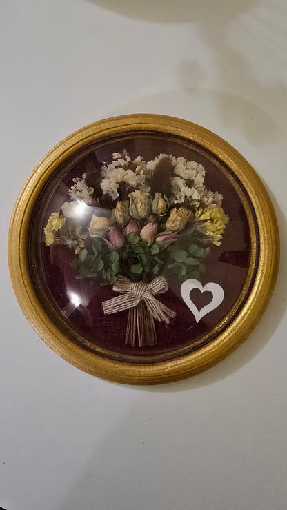 G006 Tablou rotund realizat manual cu flori naturale conservate