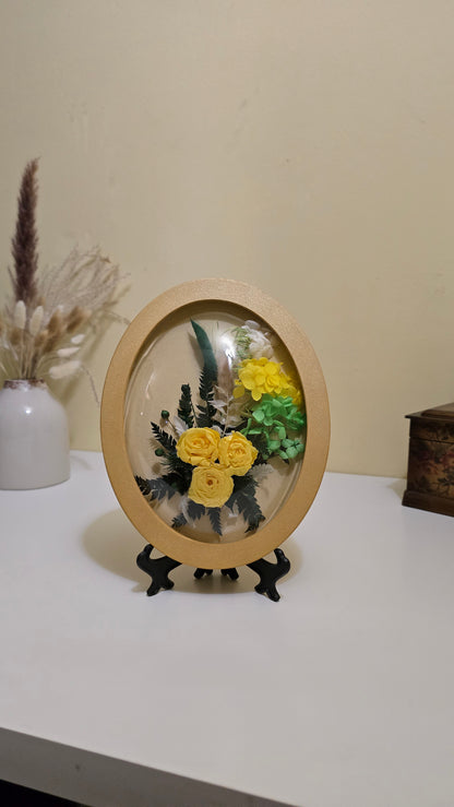 D045 Tablou oval realizat manual cu trandafiri galbeni criogenati