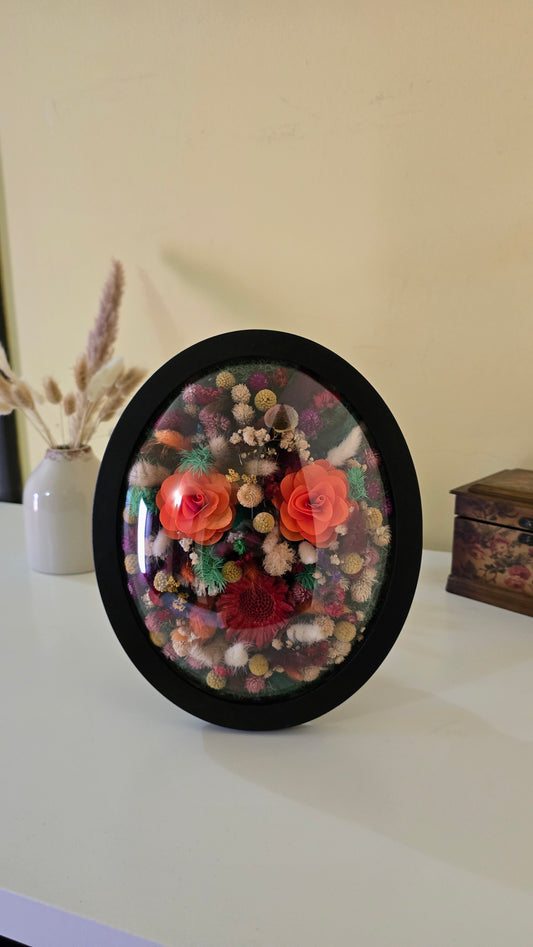 D034 Tablou oval cu flori naturale conservate – eleganță în detalii