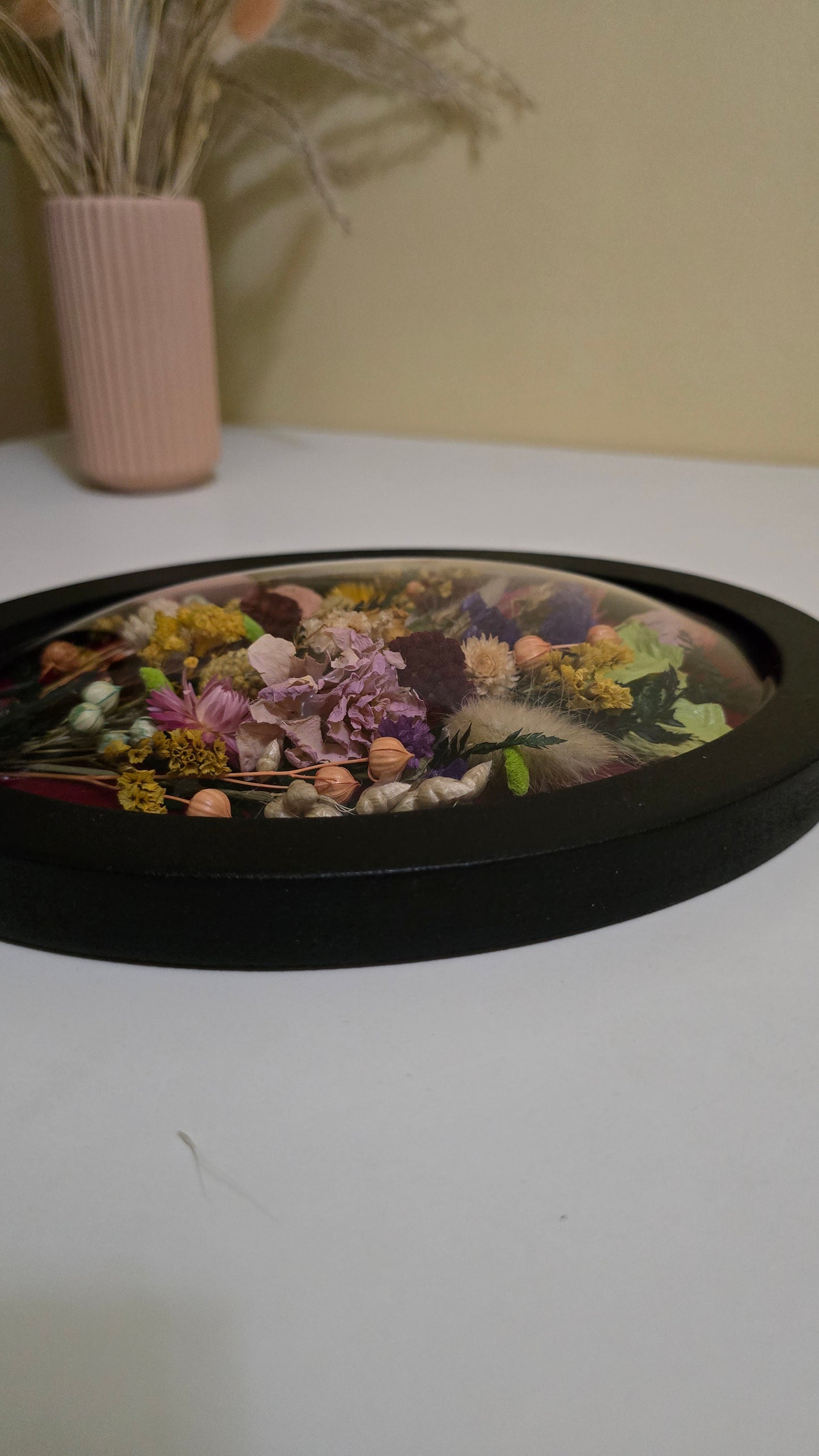 Tablou floral oval cu flori naturale conservate – 25 x 20 cm