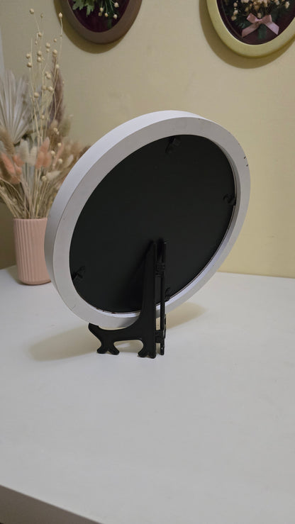 Tablou floral rotund cu trandafir conservat și flori naturale – diametru 25 cm