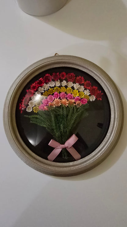 G004 Tablou rotund realizat manual cu flori naturale conservate