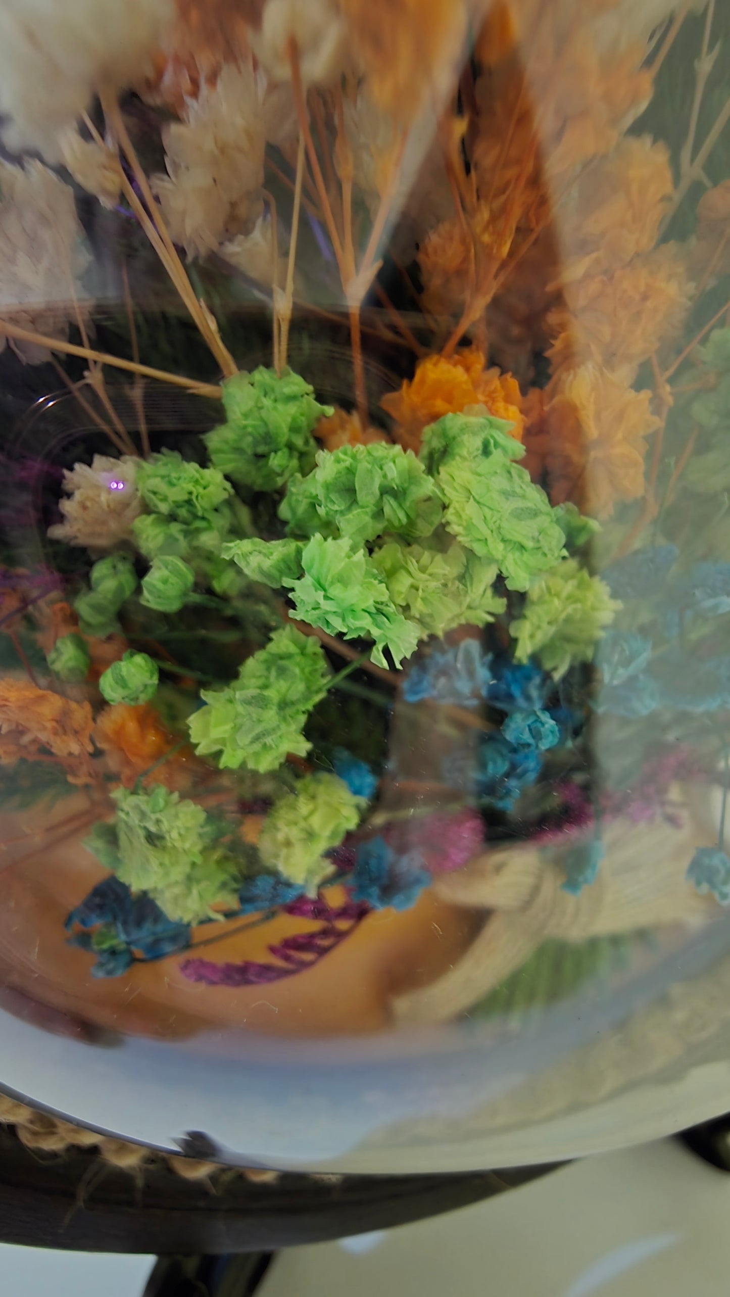 G003 Tablou rotund realizat manual  cu flori naturale conservate