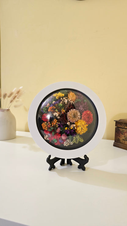 Cadou elegant cu flori naturale conservate – tablou rotund decorativ realizat manual