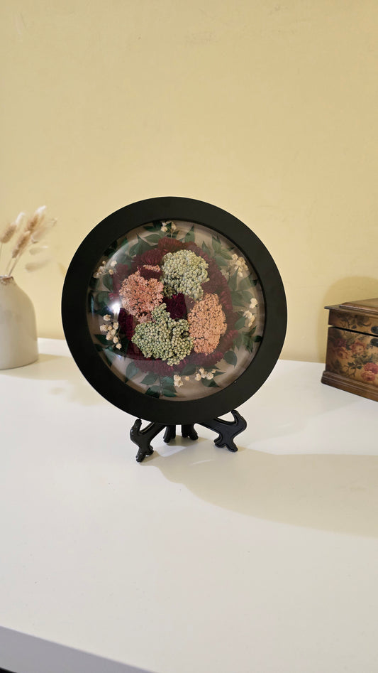 G016 Tablou rotund realizat manual cu flori naturale conservate