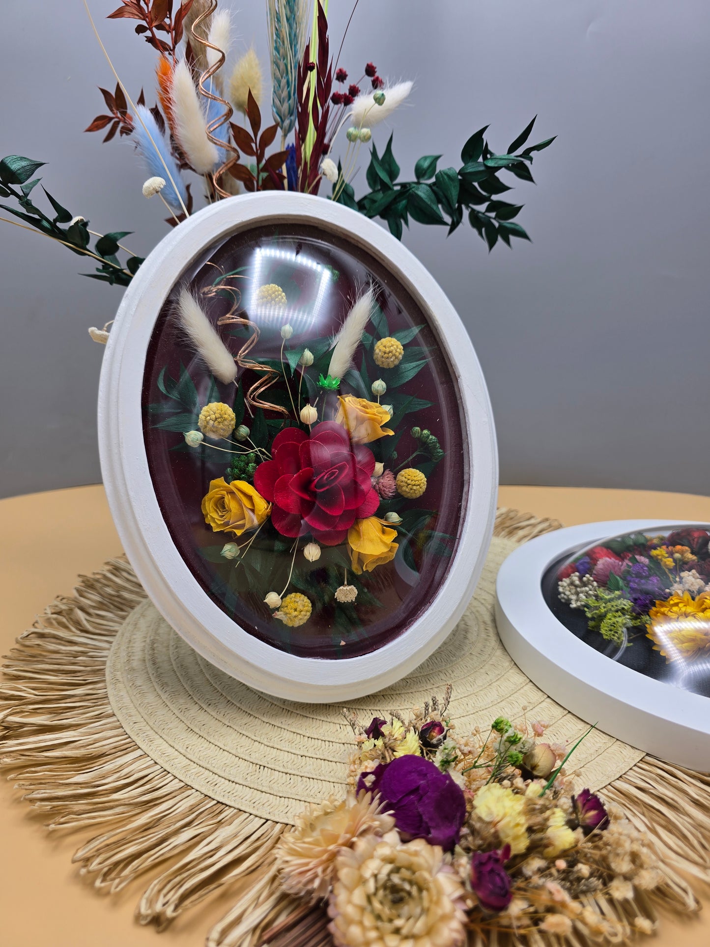 D017 Tablou oval cu flori naturale conservate