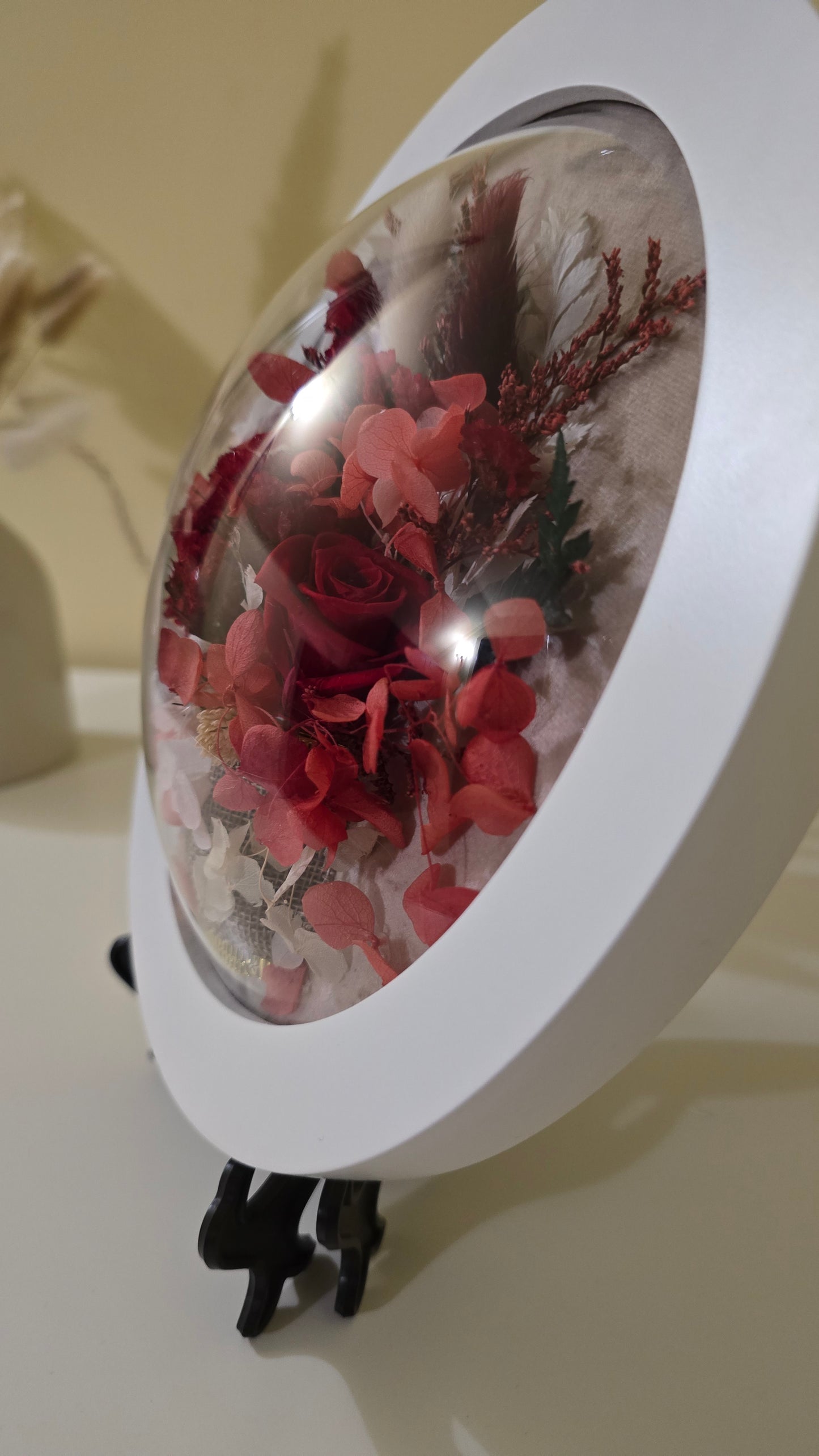 D044 Tablou floral rotund cu trandafiri – flori naturale criogenate