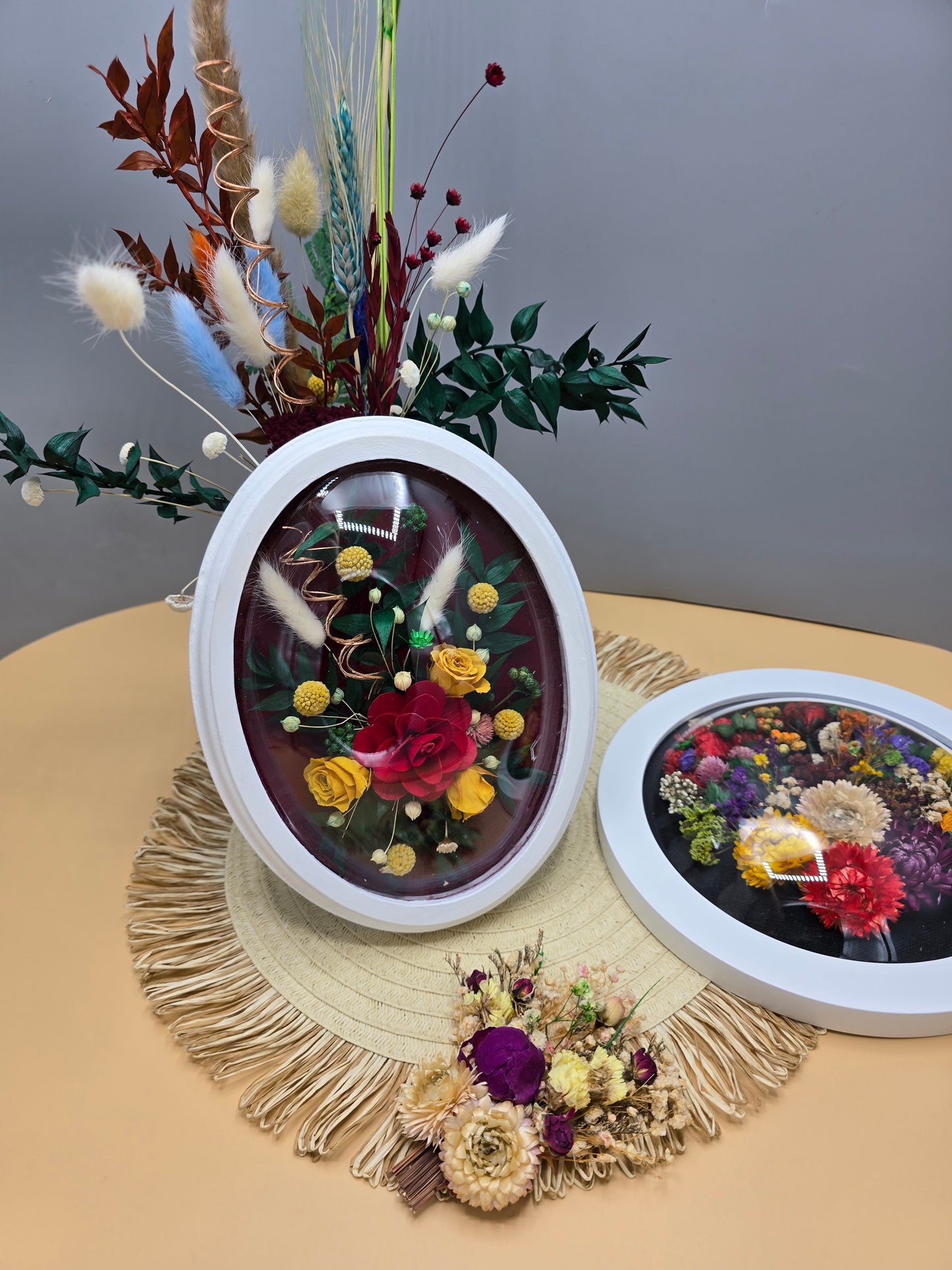 D017 Tablou oval cu flori naturale conservate