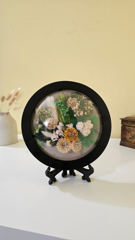 D010 Tablou rotund realizat manual cu flori naturale conservate