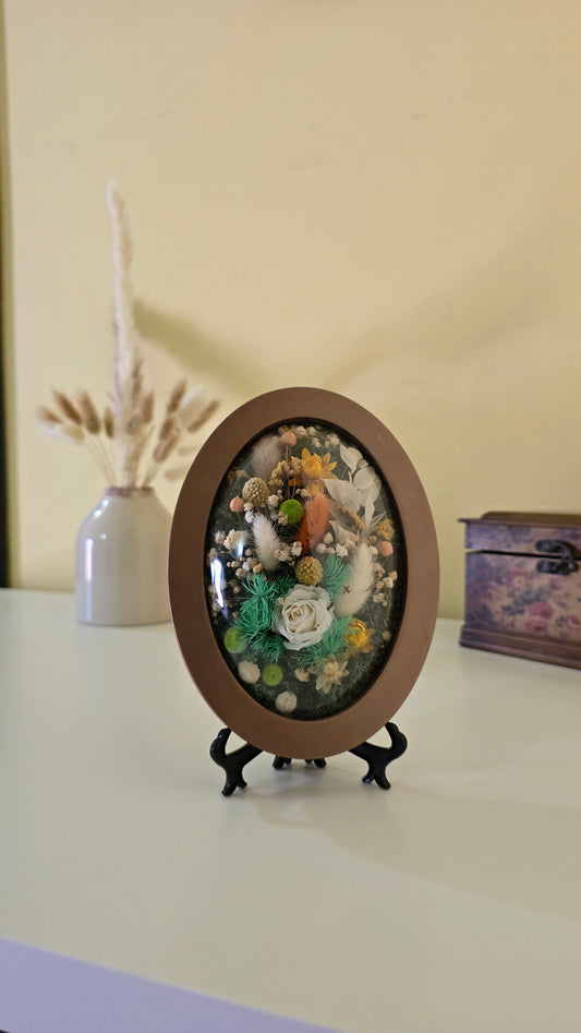 D039 Tablou oval cu flori naturale conservate – eleganță în detalii