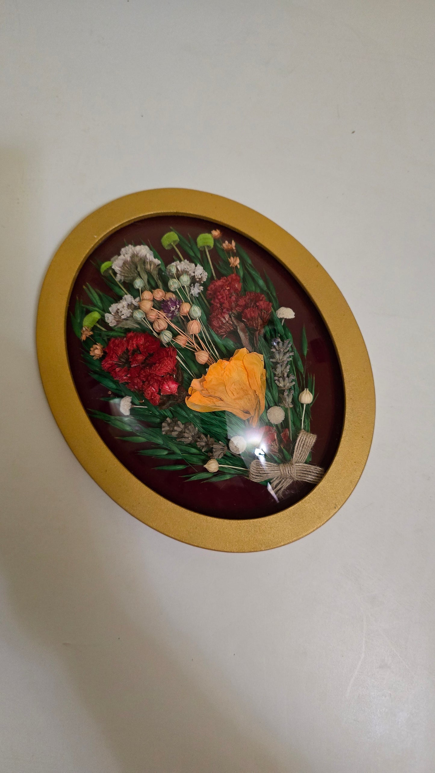 Tablou floral oval cu flori naturale conservate – 25 x 20 cm