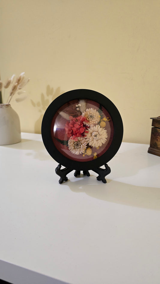 D002 Tablou rotund realizat manual cu flori naturale conservate