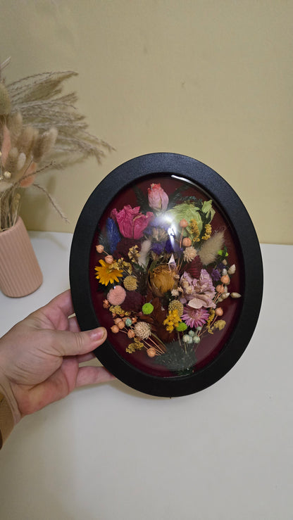 Tablou floral oval cu flori naturale conservate – 25 x 20 cm