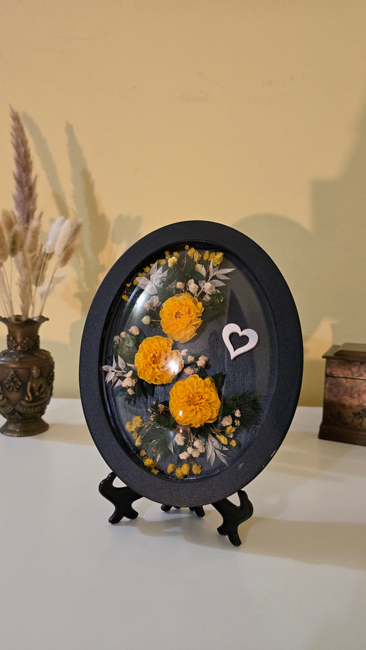 D038 Tablou oval cu flori naturale conservate – eleganță în detalii