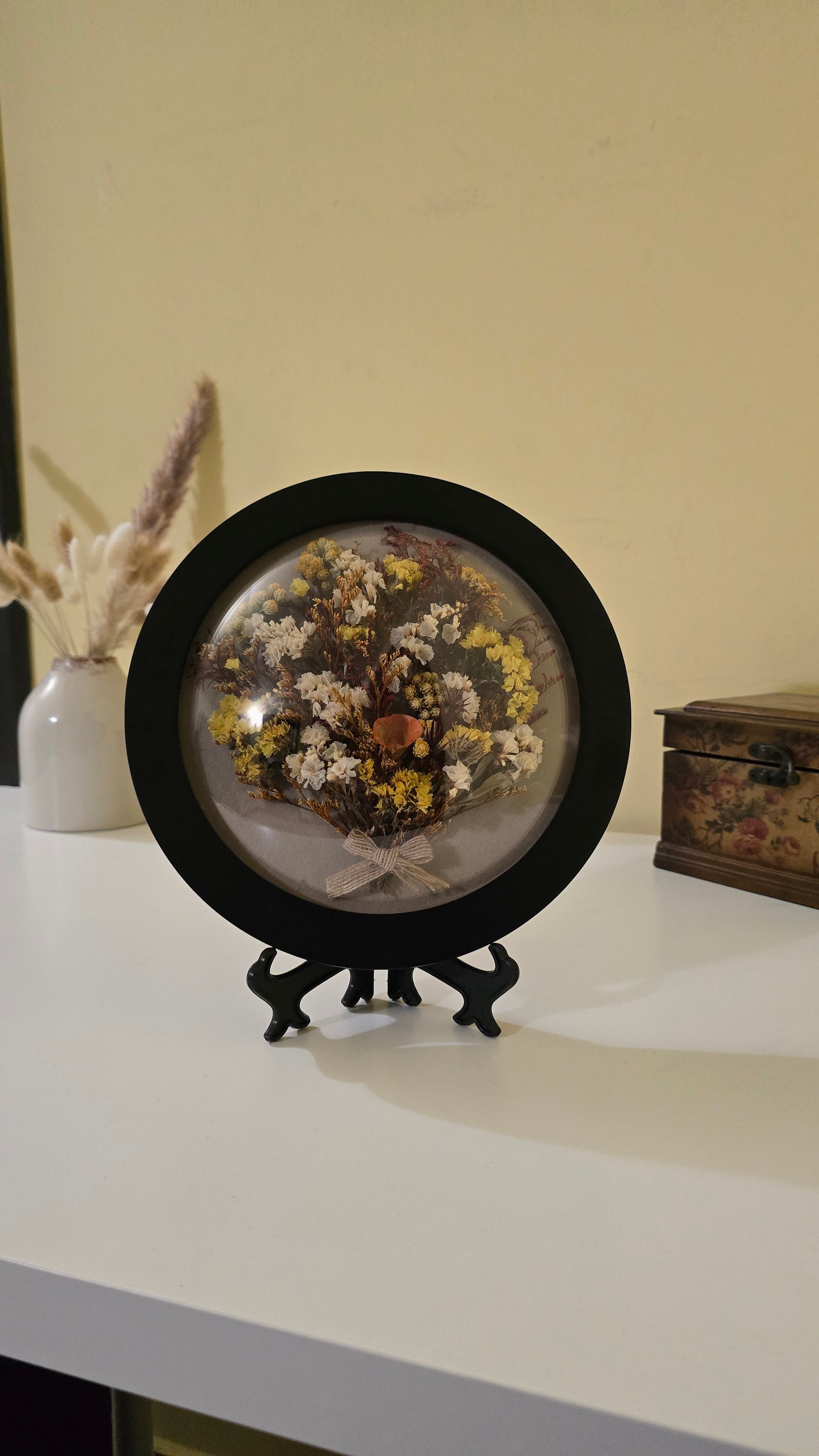D006 Tablou decorativ cu flori naturale conservate, realizat manual.