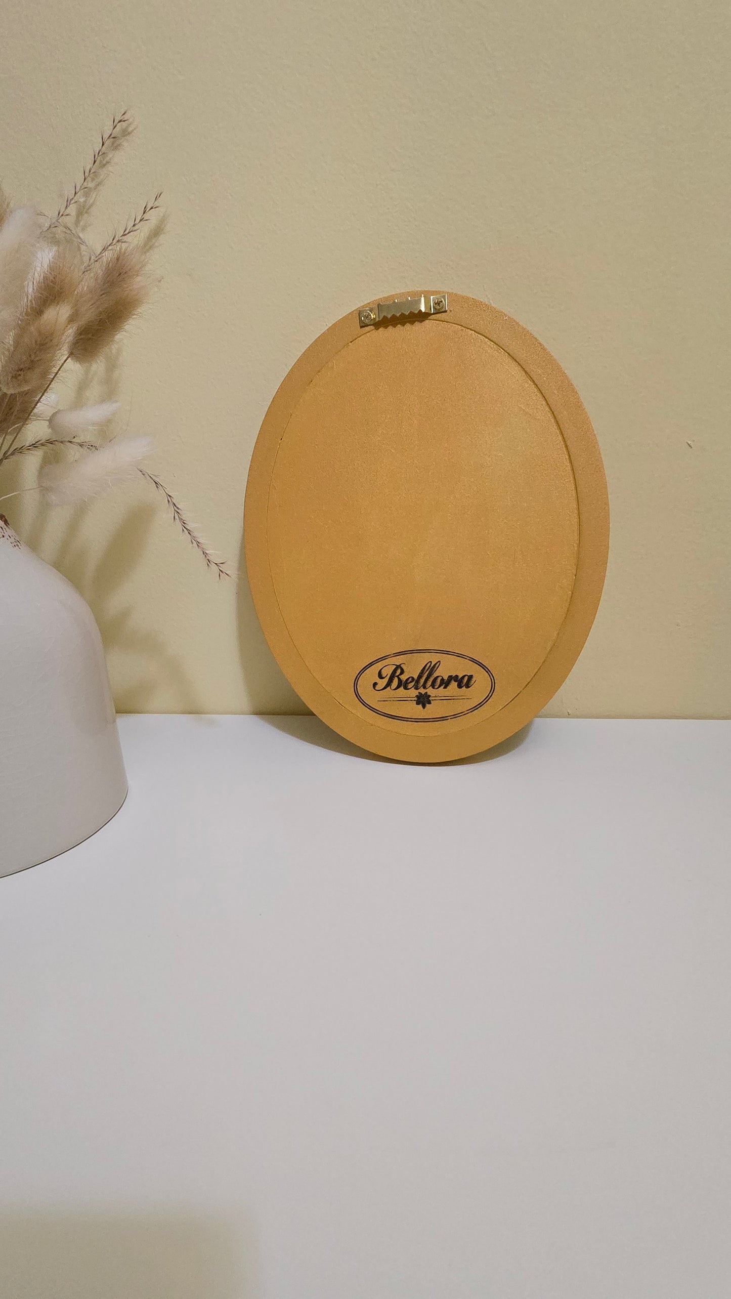 D045 Tablou oval realizat manual cu trandafiri galbeni criogenati