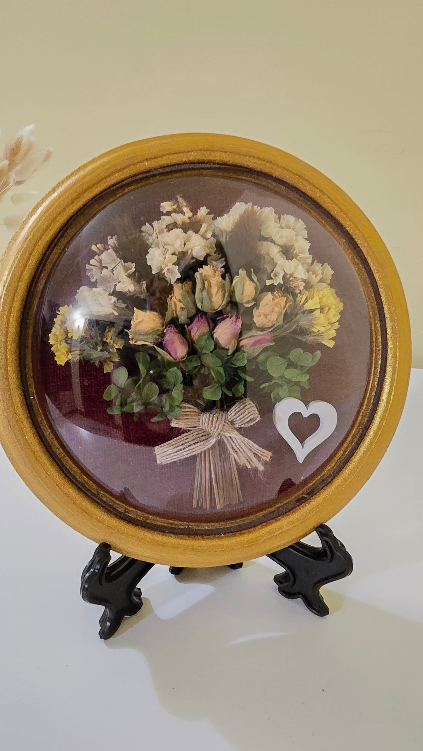 G006 Tablou rotund realizat manual cu flori naturale conservate