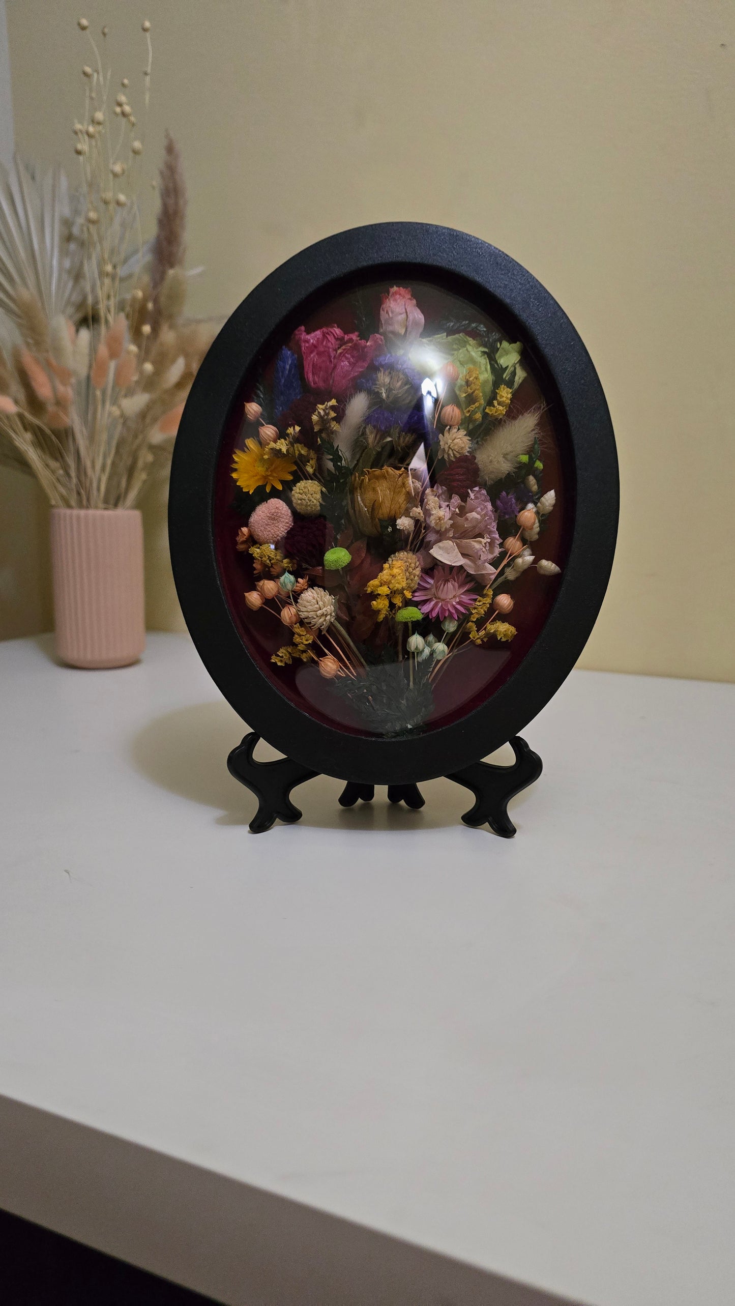 Tablou floral oval cu flori naturale conservate – 25 x 20 cm
