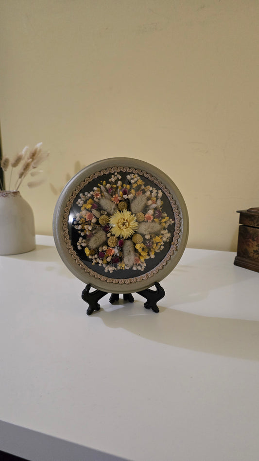 D004 Tablou rotund reqlizat manual cu flori naturale conservate