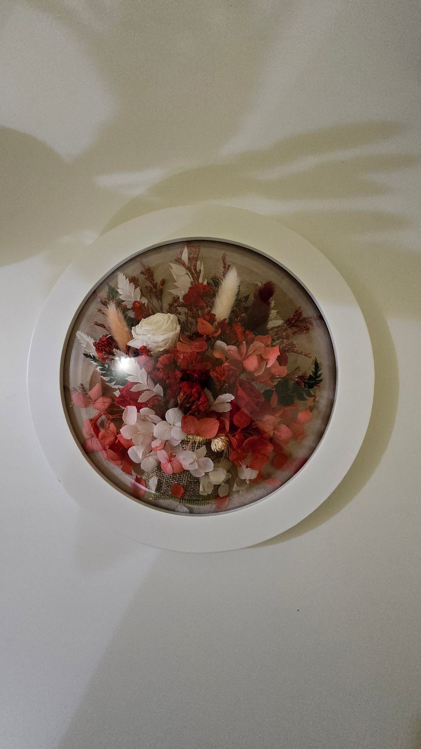 D044 Tablou floral rotund cu trandafiri – flori naturale criogenate