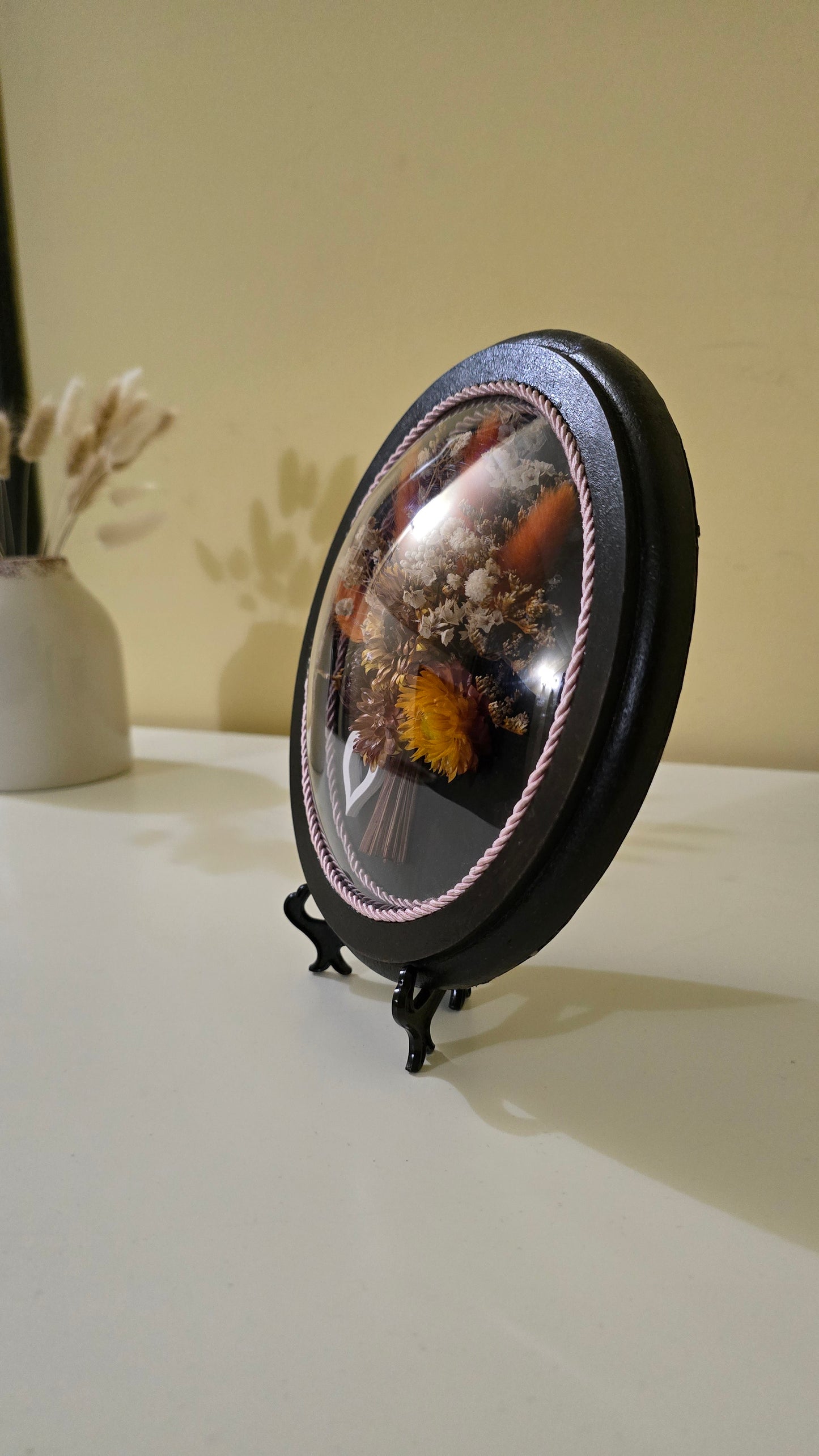 D001 Tablou rotund cu flori naturale conservate – eleganță în detalii